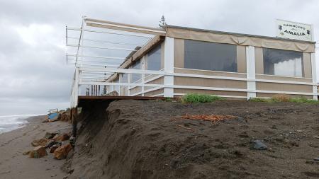 Rincón de la Victoria vuelve a reclamar que se acometa la estabilización del litoral tras los daños del último temporal