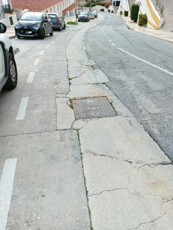 El Ayuntamiento licita las obras de seguridad y mejora viaria de la calle Antonio Hilaria, un eje que conecta importantes centros educativos de Rincón de la Victoria