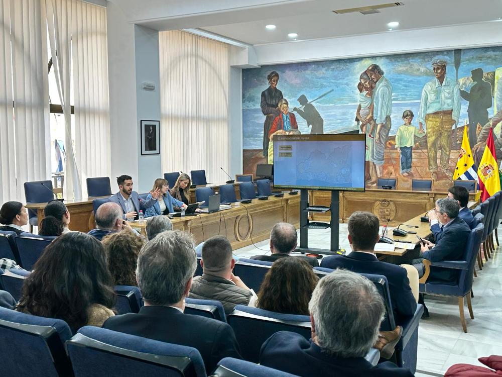 Imagen El Ayuntamiento de Rincón de la Victoria presenta las líneas maestras del nuevo PGOM que apuesta por una ciudad más compacta, sostenible e inclusiva