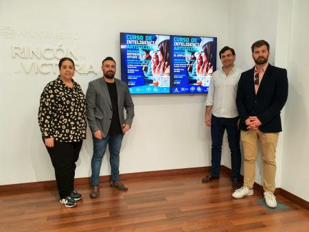 Rincón de la Victoria ofrece a sus jóvenes dos cursos pioneros que abordan el empleo y el estudio desde la IA
