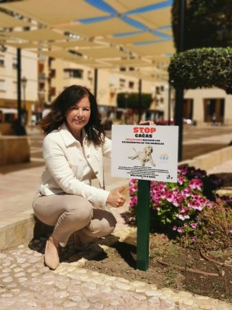 Rincón de la Victoria pone en marcha una campaña de concienciación para la recogida de excrementos de las mascotas en la vía pública