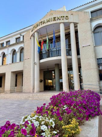 El Ayuntamiento de Rincón de la Victoria alcanzará la incorporación de 29 nuevas plazas de funcionario de 2023 a 2025, de las cuales 9 ya están ejecutadas