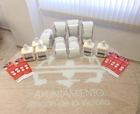 El Ayuntamiento de Rincón de la Victoria dota a los trabajadores municipales de elementos de protección frente a las altas temperaturas