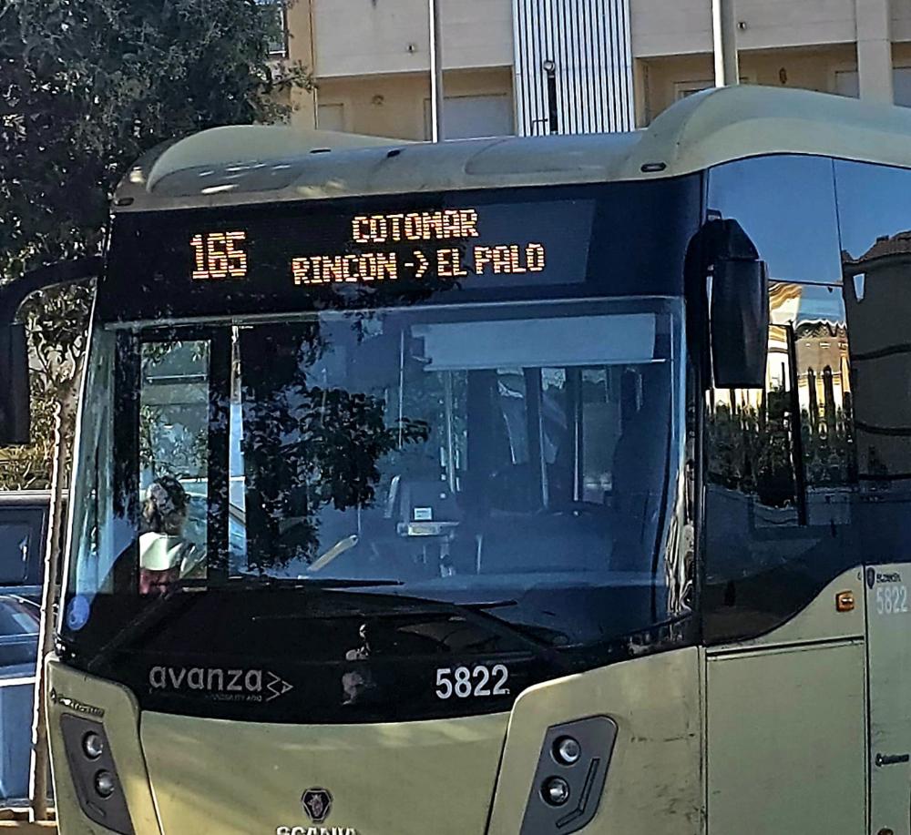 Imagen El Ayuntamiento y CTMAM activan una nueva línea circular exprés de hora punta entre Rincón de la Victoria y El Palo