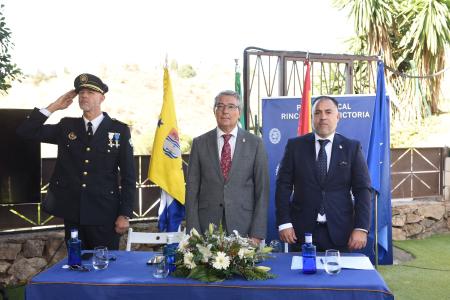 Rincón de la Victoria celebra el Día de la Policía Local con un acto institucional de reconocimientos y condecoraciones a once agentes por sus 15 y 30 años de servicio