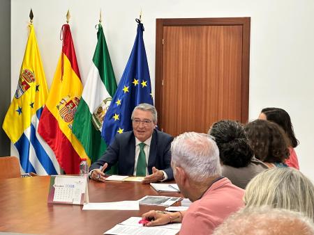 Salado antepone “la importancia democrática de escuchar a lo vecinos” y anuncia que se descarta el proyecto del pantalán y la base náutica