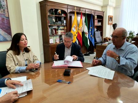 Rincón de la Victoria refuerza su compromiso con las personas celíacas con la renovación del convenio `Rincón sin Gluten´