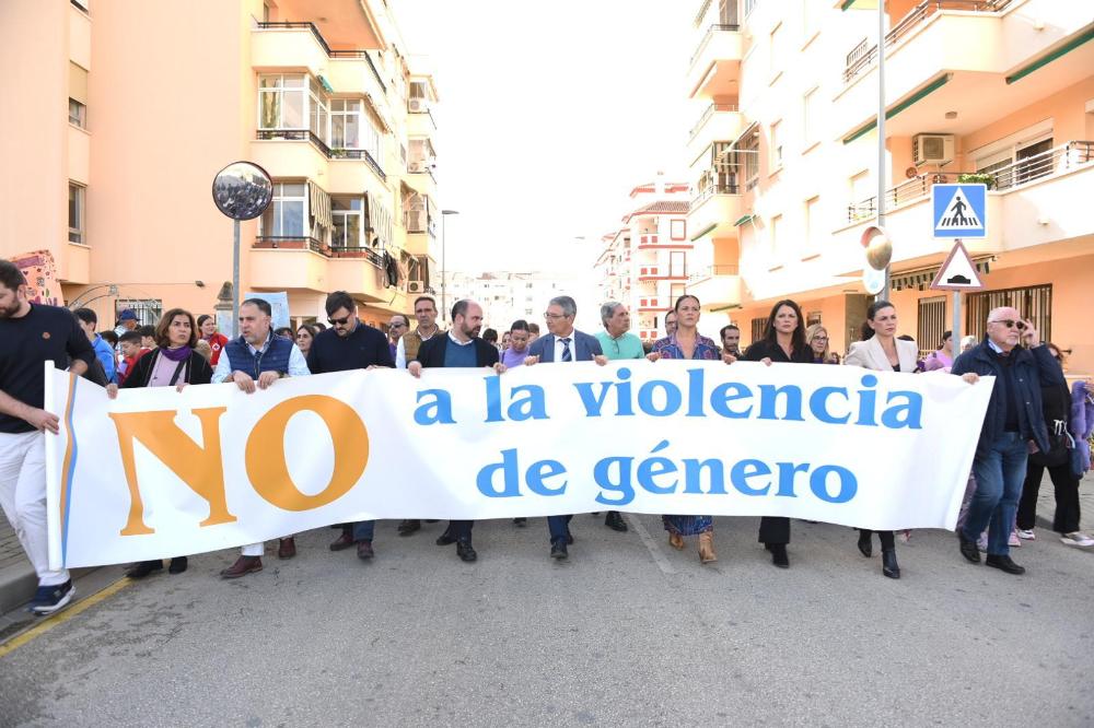 Imagen Rincón de la Victoria acoge una marcha multitudinaria contra la Violencia de Género con un emotivo recuerdo a María Victoria
