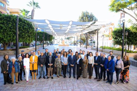 Rincón de la Victoria enciende la Navidad con el nuevo alumbrado y la inauguración del Belén Municipal