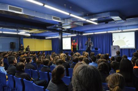 El alcalde de Rincón imparte charlas informativas en los centros escolares con motivo del Día de la Constitución Española