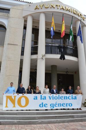 Minutos de silencio en el Ayuntamiento de Rincón de la Victoria