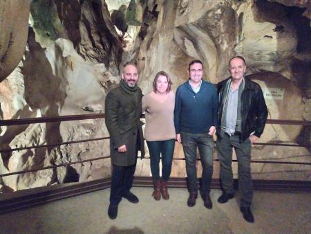 Visita de Axarquía Film Office a la Cueva del Tesoro