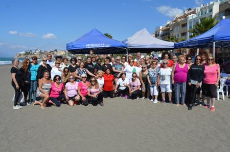 Medio centenar de mujeres participan hoy en el I Encuentro para la promoción de la Salud en la playa de Rincón de la Victoria