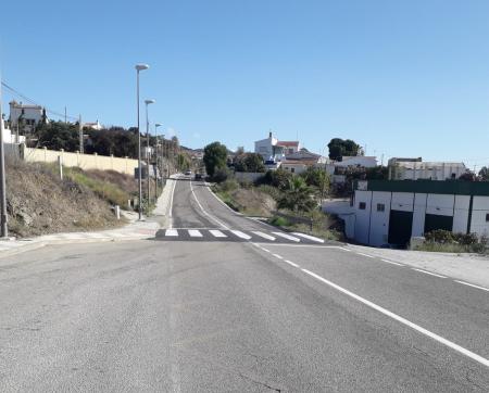La Concejalía de Infraestructuras instala pasos de peatones sobreelevados para aumentar la seguridad viaria en distintos puntos del municipio