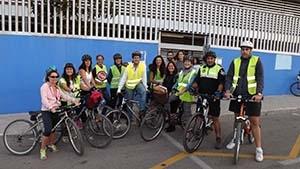 `Camino escolar en bici´ acompaña a los alumnos del CEIP Josefina Aldecoa a clase