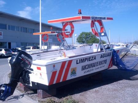 Rincón de la Victoria contará este verano con tres embarcaciones para la limpieza de aguas superficiales
