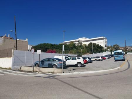 El Ayuntamiento de Rincón de la Victoria ejecutará las obras de pavimentación y señalización de la zona de estacionamiento ubicado en el acceso del cruce Camino Viejo de Vélez al CEIP La Marina