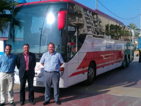 El autobús universitario de Rincón de la Victoria duplica el número de viajes en el primer mes de servicio