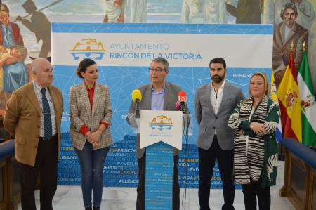 El Ayuntamiento de Rincón de la Victoria anuncia la gratuidad del transporte público urbano para menores de 18 años y estudiantes hasta 25 años