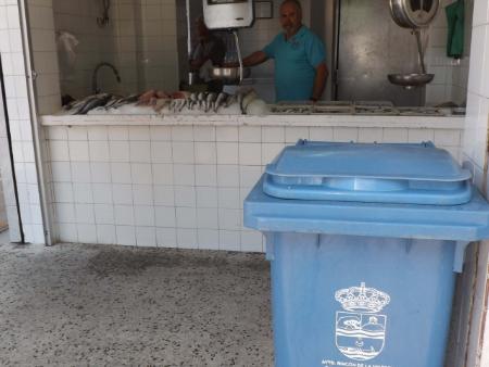 Medio Ambiente inicia la recogida `puerta a puerta´ de residuos de pescado para evitar los malos olores en la vía pública