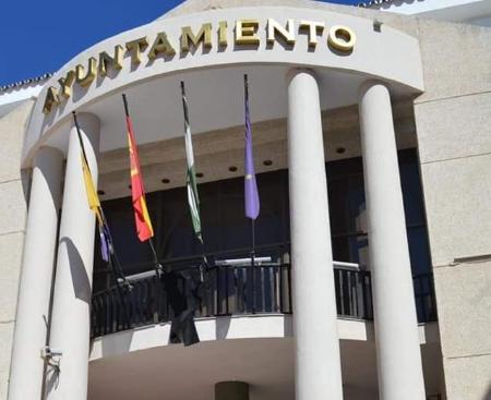 El Ayuntamiento de Rincón de la Victoria se adhiere a la declaración de luto oficial de la Junta de Andalucía por las víctimas mortales del COVID-19