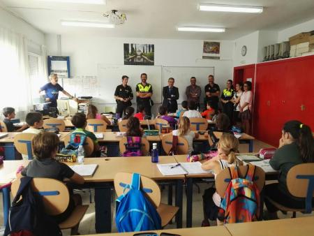 La Policía Local de Rincón de la Victoria inicia la Campaña de Educación Vial del nuevo curso escolar en el CEIP Virgen de La Candelaria de Benagalbón