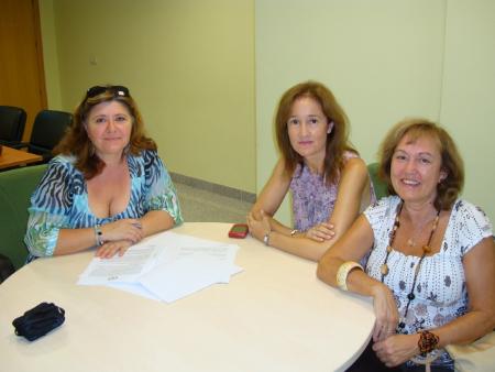 El Ayuntamiento firma un convenio con Asalbez para facilitar la labor del cuidado de enfermos de Alzheimer