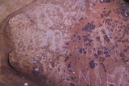 El Ayuntamiento de Rincón de la Victoria denuncia graves daños en el interior de la Cueva de la Victoria que afectan a las pinturas rupestres