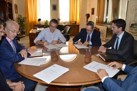El Ayuntamiento de Rincón de la Victoria refinancia dos préstamos con Cajamar y ahorra más de 1,3 millones de euros