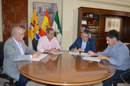 El Ayuntamiento de Rincón de la Victoria contrata las obras de acondicionamiento de tres áreas de estacionamiento para más de 200 plazas de vehículos