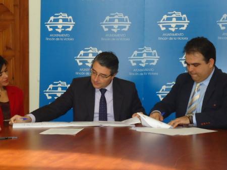 Rincón de la Victoria será el primer municipio malagueño en desplegar una red de fibra óptica para mejorar la calidad de las comunicaciones