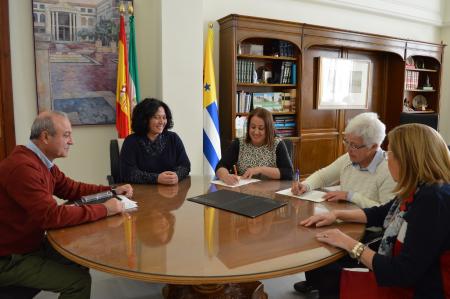 El Ayuntamiento de Rincón firma un convenio de colaboración con el Economato Social para subvencionar el centro con 60.000 euros anuales