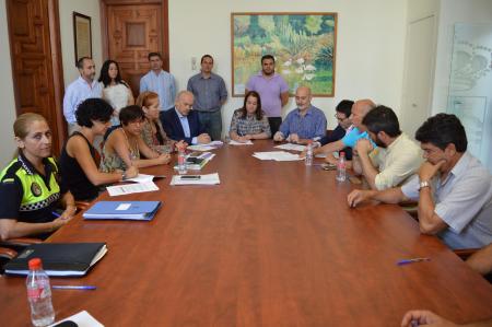 Gobierno y sindicatos firman por unanimidad el convenio colectivo de la plantilla municipal de Rincón de la Victoria
