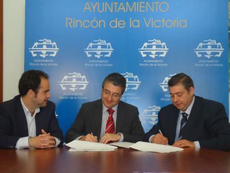 Rincón firma un acuerdo para prestar servicios de asesoramiento gratuito a los jóvenes emprendedores