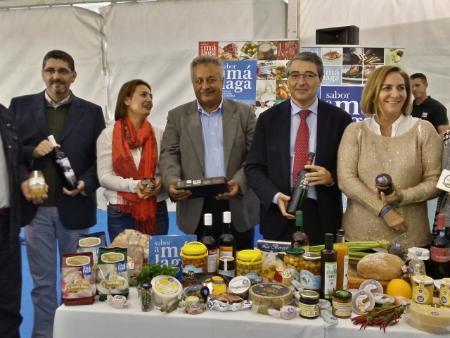 Inaugurada la II Feria Comarcal Sabor a Málaga de la Axarquía con 38 productores de la provincia en Rincón de la Victoria