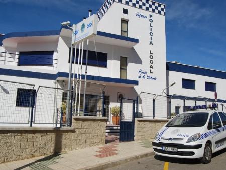 El Ayuntamiento de Rincón de la Victoria dota de 25 nuevos chalecos de protección personal a la Policía Local
