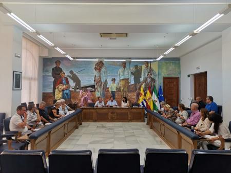 El Ayuntamiento de Rincón de la Victoria celebra la III Mesa Municipal de Turismo para concretar las líneas de actuación en la promoción turística del municipio