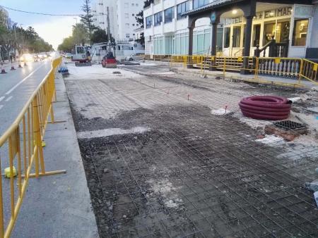 Infraestructuras acomete las obras de renovación de la red de distribución de agua en un tramo de la Avenida del Mediterráneo de Rincón