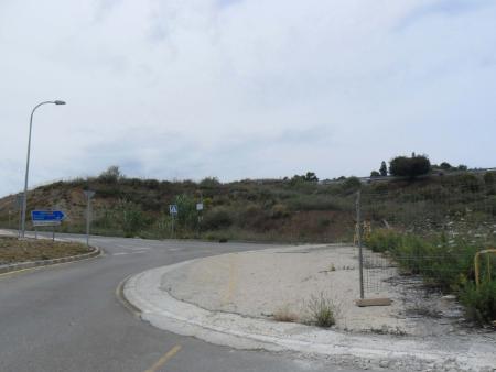 Rincón actúa en el vial de Trigueros con la mejora de acceso y seguridad vial