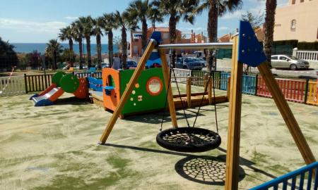 Servicios Operativos instalará nuevas áreas infantiles en la franja litoral de Rincón de la Victoria por un importe inversor de 220.000 euros