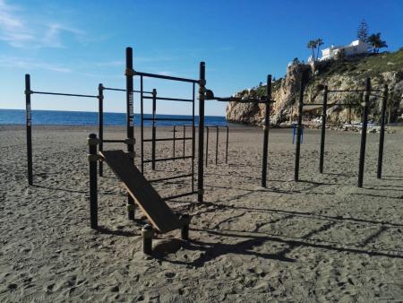 Rincón instala el primer Parque de Street Workout en la playa de El Tajo