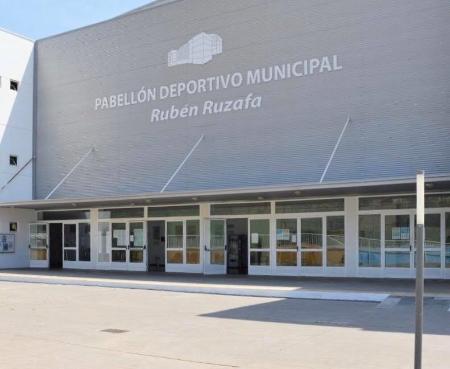 El Ayuntamiento de Rincón de la Victoria adjudica las obras de mejora de la cubierta y paredes del Pabellón Cubierto Municipal Rubén Ruzafa