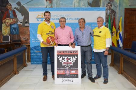 Rincón de la Victoria celebra el III Torneo 3x3 Escolar de Baloncesto con la participación de un centenar de jóvenes