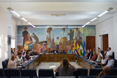 El Pleno del Ayuntamiento de Rincón de la Victoria aprueba la adhesión a la Declaración Institucional de la FAMP para promover el empoderamiento de las mujeres rurales