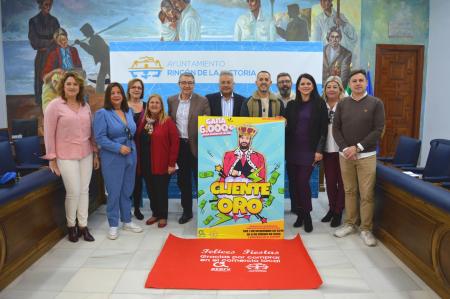 Rincón de la Victoria inicia la campaña promocional del comercio local con el sexto `Cliente Oro´ que premia la fidelización con 6.000 euros en compras