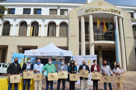 El Ayuntamiento de Rincón de la Victoria y la ACERV presentan una nueva campaña para impulsar el consumo en el comercio local