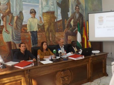 El Ayuntamiento de Rincón de la Victoria aprueba el presupuesto municipal para 2016 que pone el acento en las políticas sociales y de empleo