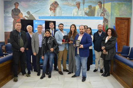 Rincón de la Victoria se convierte en el primer municipio en incorporar un sistema de servilleteros digitales pionero a nivel internacional