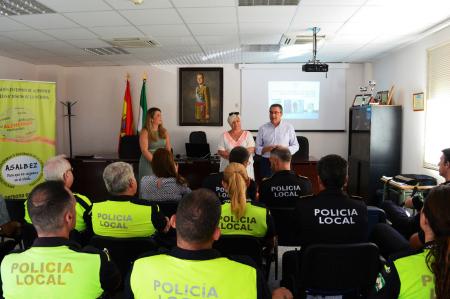 Asalbez forma a la Policía Local de Rincón de la Victoria en casos de desaparición de personas con Alzehimer