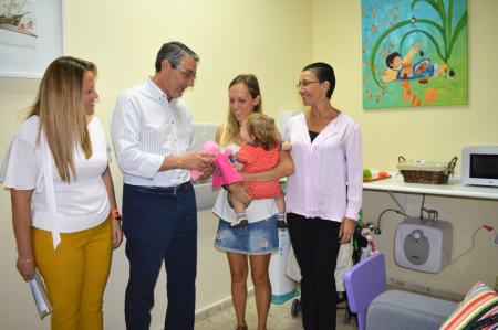 El Ayuntamiento de Rincón de la Victoria abre la primera Sala de Lactancia y Cuidados Infantiles del municipio